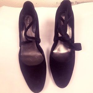 Nine West Black Suede Bow Pump